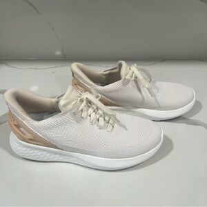 Kizik women's size‎ 9/ men's size 7.5 Athens shoes white creme